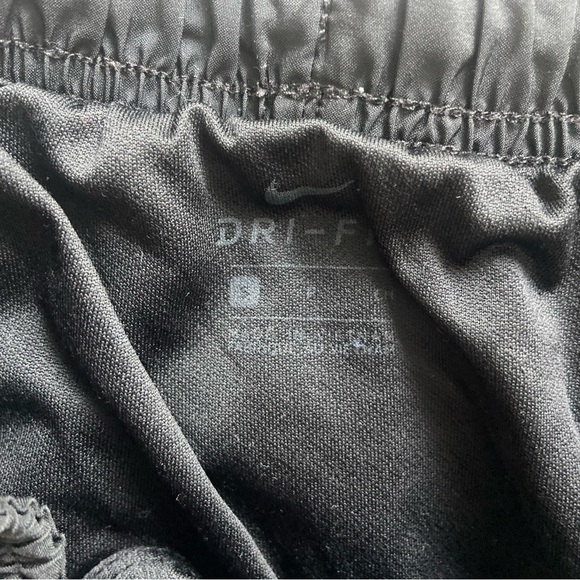 nike tempo shorts - Picture 2 of 2